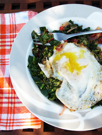 Power Breakfast: Swiss Chard, Fresh Tomato and Egg 